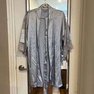 NWT Satin and lace robe . Silvery-blue. Never worn.
